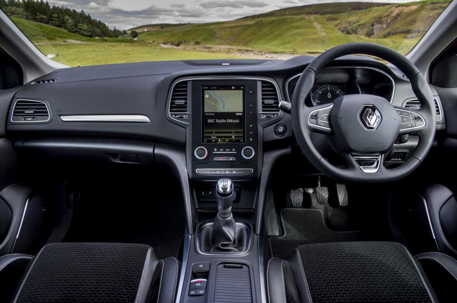 Торпедо Renault Megane 2016 года  (UK) (фото 12 из 39)